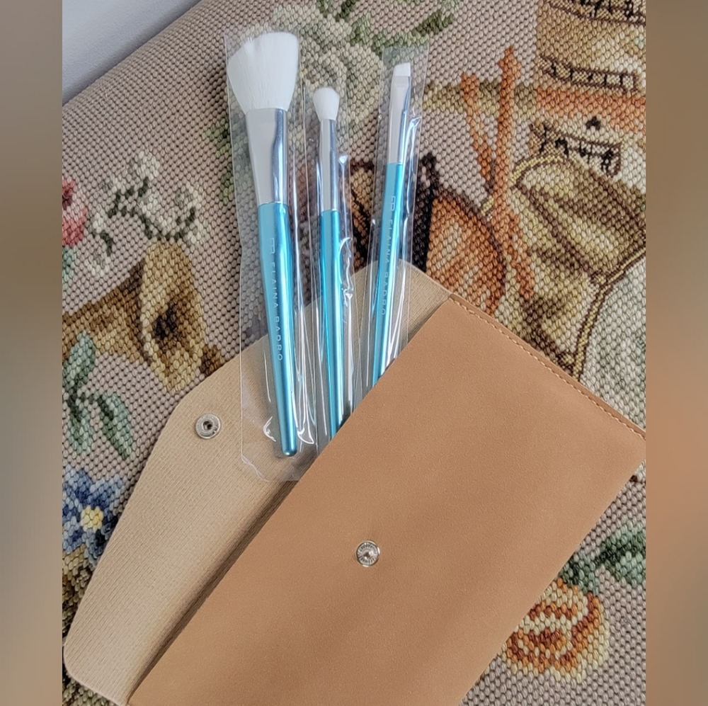 Elaina Badro Baby Blues Brush Set